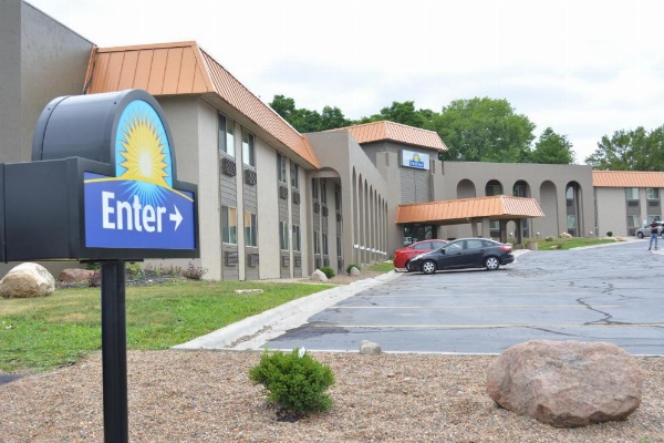 Days Inn by Wyndham West Des Moines image 15