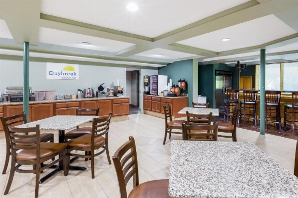 Days Inn by Wyndham West Des Moines image 18