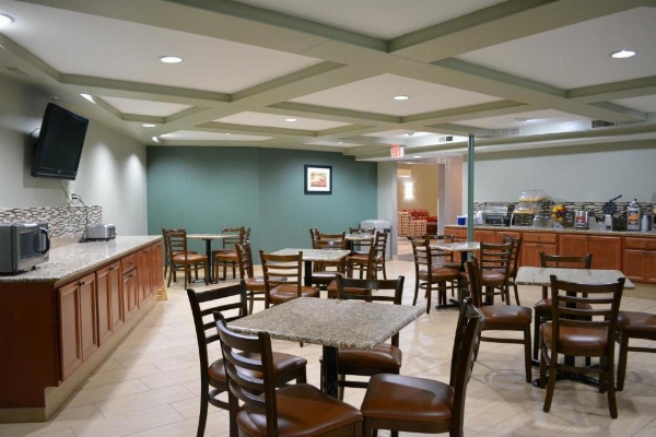 Days Inn by Wyndham West Des Moines image 20